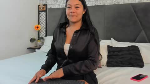 Snapshot of milaaadams chatting on October 16, 11:24 am mila online show from October 16, 11:24 am