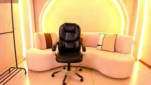 Snapshot of milacoleman chatting on October 14, 2:14 am Mila online show from October 14, 2:14 am