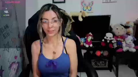 milacoxx8819 online show from September 19, 1:37 am