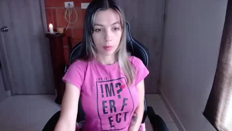 Snapshot of milacoxx8819 chatting on January 30, 1:53 pm milacoxx8819 online show from January 30, 1:53 pm