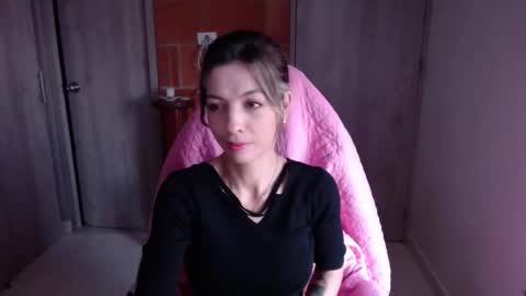 Snapshot of milacoxx8819 chatting on January 24, 1:03 pm milacoxx8819 online show from January 24, 1:03 pm