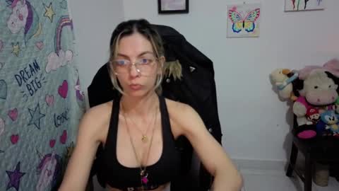 Snapshot of milacoxx8819 chatting on September 8, 11:59 pm milacoxx8819 online show from September 8, 11:59 pm