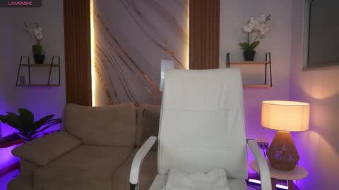 milacrave online show from December 17, 11:47 am