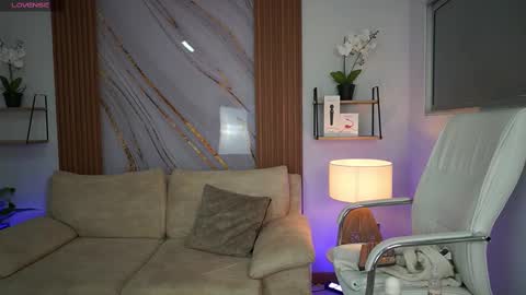 Snapshot of milacrave chatting on October 8, 11:47 am milacrave online show from October 8, 11:47 am