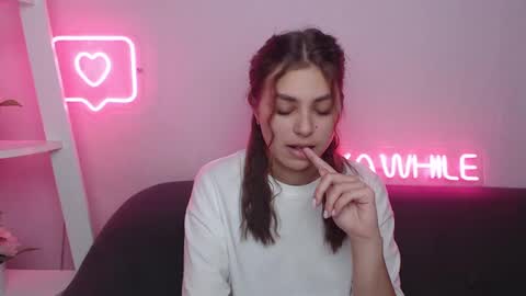 milanaangelas online show from December 6, 6:04 am