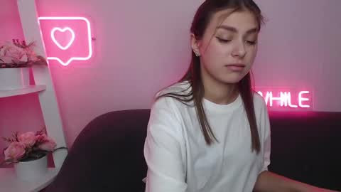 milanaangelas online show from December 12, 6:14 am