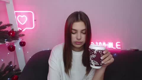 milanaangelas online show from December 16, 5:38 am