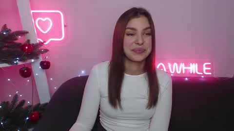 milanaangelas online show from December 14, 3:58 pm