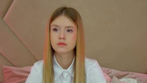 Snapshot of milanabalmain chatting on October 20, 4:04 am MilanaBalmain online show from October 20, 4:04 am