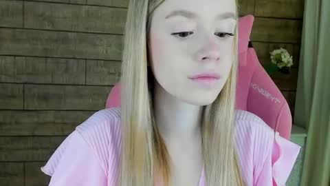 Snapshot of milanabalmain chatting on October 11, 4:17 am MilanaBalmain online show from October 11, 4:17 am