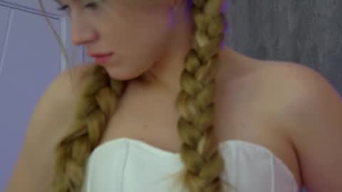 Snapshot of milanabalmain chatting on October 8, 4:22 pm MilanaBalmain online show from October 8, 4:22 pm