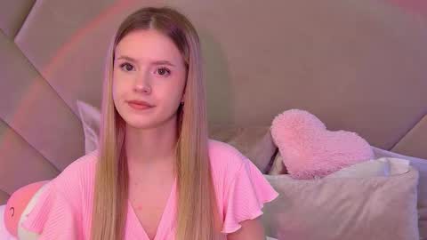 Snapshot of milanabalmain chatting on October 21, 4:11 pm MilanaBalmain online show from October 21, 4:11 pm