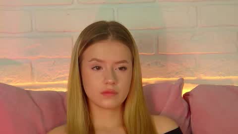 Snapshot of milanabalmain chatting on October 22, 4:12 pm MilanaBalmain online show from October 22, 4:12 pm