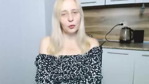 Snapshot of milanav chatting on December 25, 3:40 am Milena online show from December 25, 3:40 am
