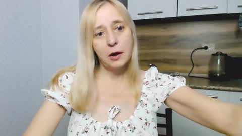 Snapshot of milanav chatting on December 22, 3:44 am Milena online show from December 22, 3:44 am