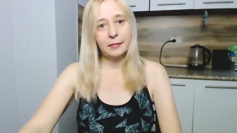 Snapshot of milanav chatting on December 29, 3:33 am Milena online show from December 29, 3:33 am