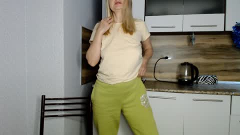 Snapshot of milanav chatting on January 4, 1:10 am Milena online show from January 4, 1:10 am
