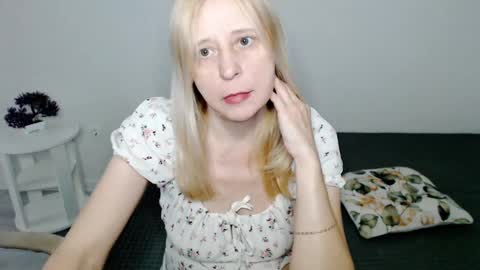 Snapshot of milanav chatting on February 27, 3:36 am Milena online show from February 27, 3:36 am