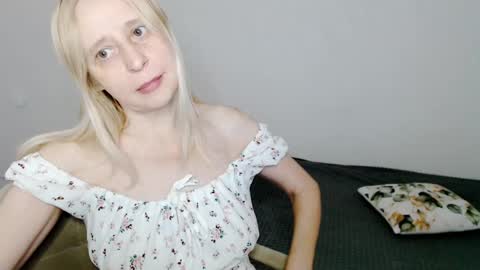 Snapshot of milanav chatting on February 13, 4:54 am Milena online show from February 13, 4:54 am