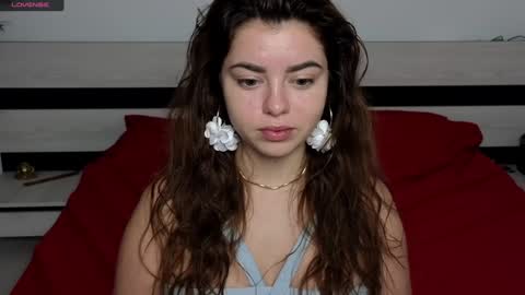 Snapshot of milania_hot_foxy chatting on December 7, 8:00 am Mila online show from December 7, 8:00 am