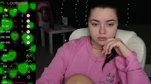 Snapshot of milania_hot_foxy chatting on February 21, 7:32 pm Mila online show from February 21, 7:32 pm