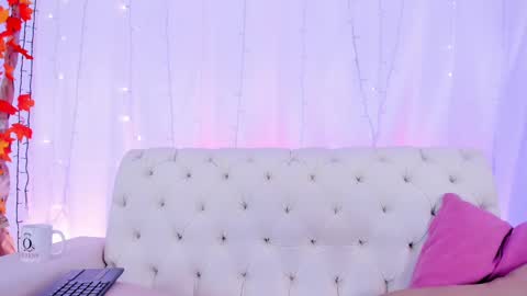 Snapshot of milaowens chatting on October 31, 1:04 pm Sexy Mila online show from October 31, 1:04 pm