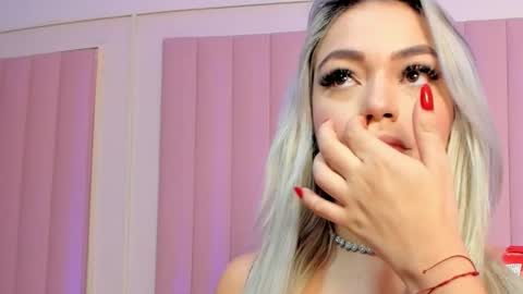 Snapshot of milaowens chatting on October 2, 12:54 pm Sexy Mila online show from October 2, 12:54 pm