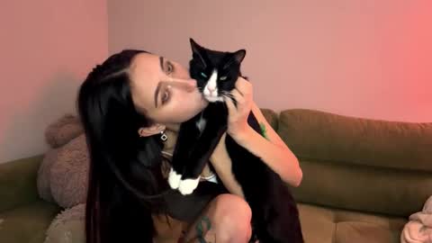 MIla and Viki online show from September 29, 9:20 pm