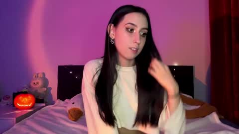 MIla and Viki online show from October 30, 8:43 pm