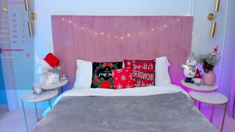 Mia online show from December 11, 5:53 am