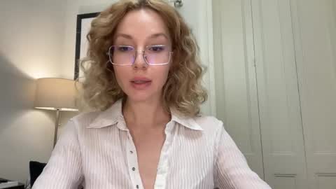 Mila online show from December 1, 4:20 pm