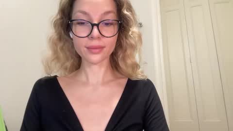 Mila online show from November 1, 3:27 pm