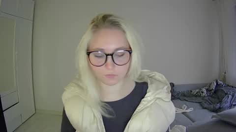 Milena new nonude shy blonde natural online show from April 19, 5:24 pm