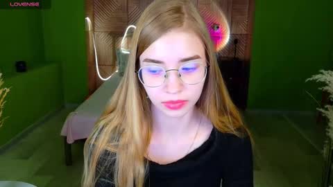 Milena online show from November 25, 1:35 pm