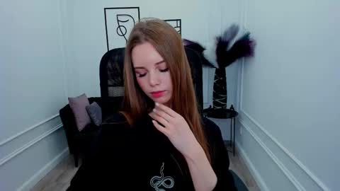 Snapshot of mileygloss chatting on October 1, 5:12 am mileygloss online show from October 1, 5:12 am