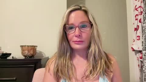 Snapshot of milf_goddess chatting on January 8, 5:37 am MIlf Goddess online show from January 8, 5:37 am