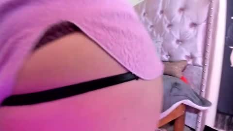 Snapshot of milf_onlyseduction chatting on December 19, 1:29 pm Isabella online show from December 19, 1:29 pm