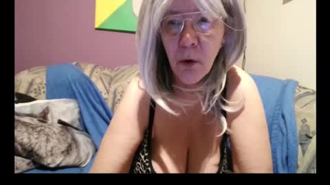 Milfchantal online show from January 24, 7:51 am