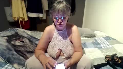 Snapshot of milfchantal chatting on October 24, 1:56 am Milfchantal online show from October 24, 1:56 am