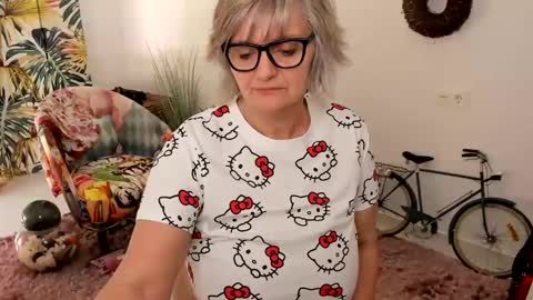 MilfElla online show from January 24, 11:37 am