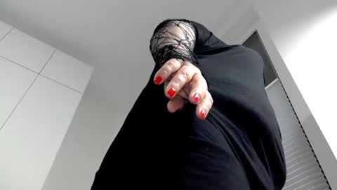 Snapshot of milfscarlette chatting on February 8, 4:57 pm MilfScarlette online show from February 8, 4:57 pm