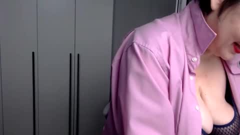 Snapshot of milfscarlette chatting on March 5, 4:35 pm MilfScarlette online show from March 5, 4:35 pm