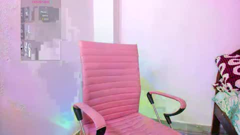 Snapshot of mili_petite18 chatting on September 12, 6:04 pm mili_petite18 online show from September 12, 6:04 pm