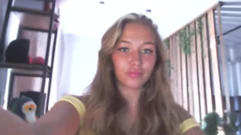 milk_bunny_ online show from February 8, 4:49 am