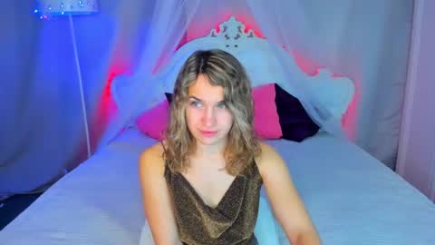 milkablond online show from December 9, 12:45 am