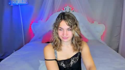 milkablond online show from December 3, 1:06 am