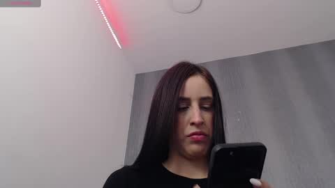 Snapshot of milker_amira chatting on February 18, 1:00 pm Amira online show from February 18, 1:00 pm