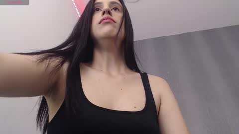 Snapshot of milker_amira chatting on February 10, 12:39 pm Amira online show from February 10, 12:39 pm