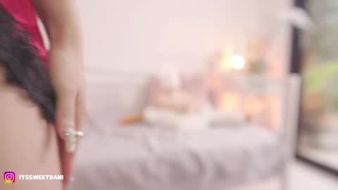 milky_0 online show from April 1, 8:06 pm