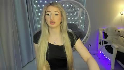 Vivian online show from September 27, 3:08 pm